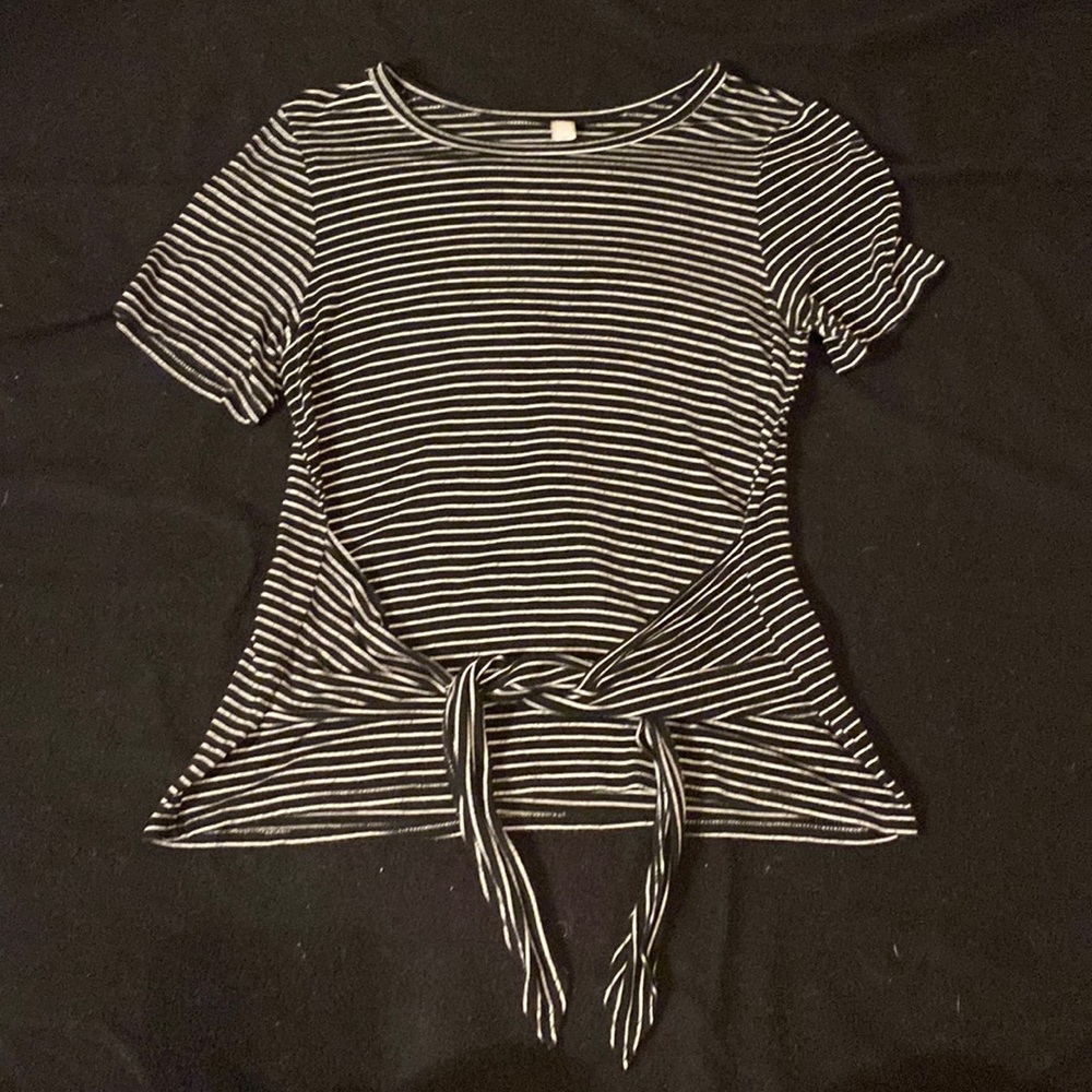 Black and white tee